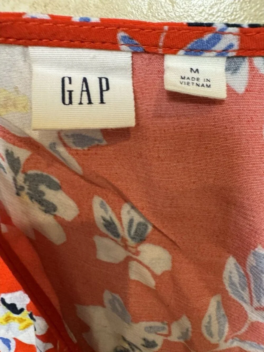 GAP Red Floral Wrap Midi Dress Rayon Short Sleeve Size M - Picture 3 of 3